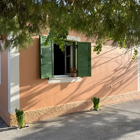 Avra * Mantzavinata
